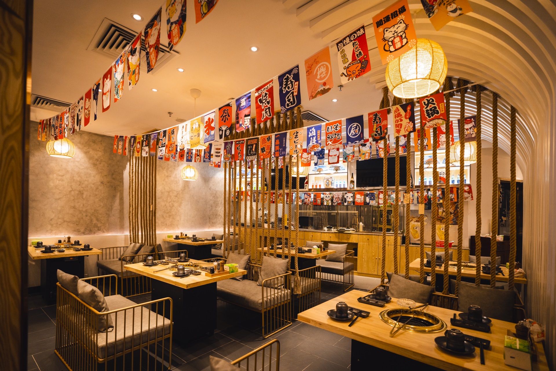 菜单规划如何通过深圳餐饮空间设计来确定餐厅的装修风格？